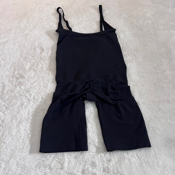 Skims Sculpting Mid Thigh Bodysuit Onyx Black Small Shapewear Adjustable Straps - Picture 3 of 10